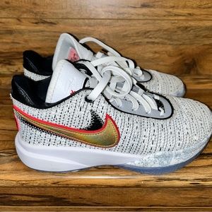 Nike Lebron XX Basketball Shoes